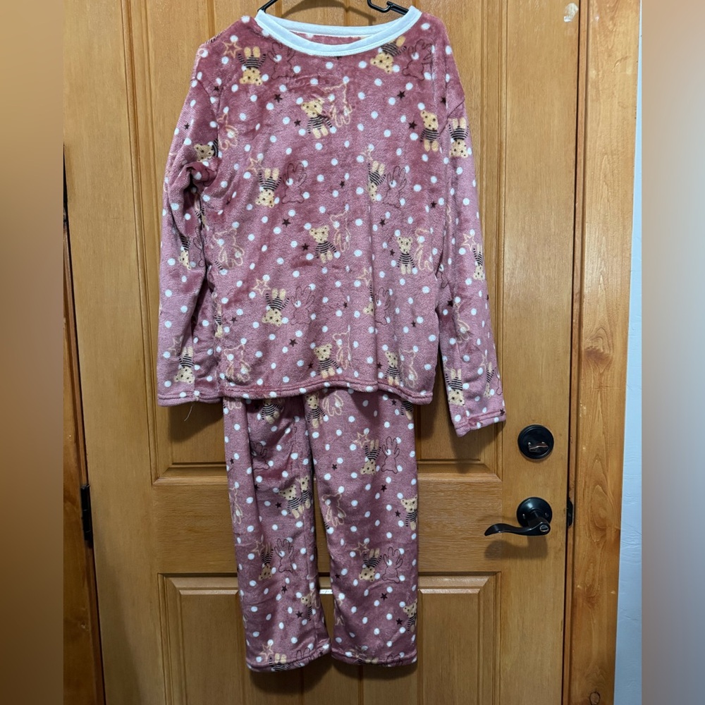 Woman’s Pink Pajamas with Cute Animal Print L/XL
Cozy Bears New/Tags